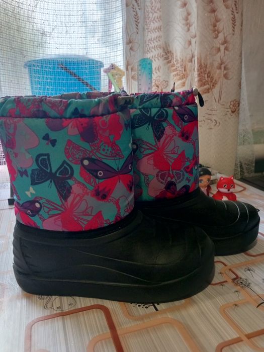 Чобітки для дівчинки 32р 19,5 см по стільці