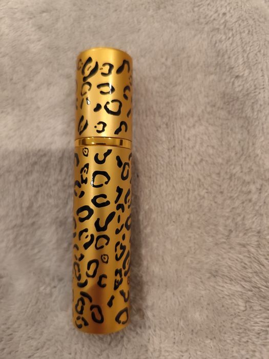 Pente pestanas+Limpador poros+Recarga perfume

Forma curva para s