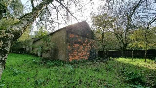 Vende se terreno, armazéns agrícolas