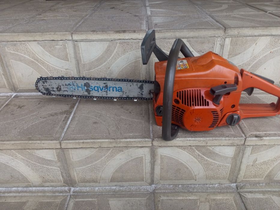 Продам бензопилу хусфарна 142