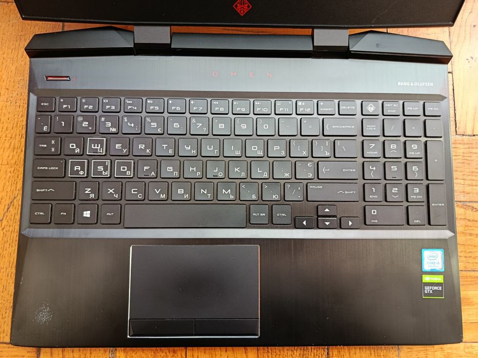 HP Omen 15-dc1014nw (i5-9300H+GTX1650+8GB+SSD NVMe 256gb+нова батарея)