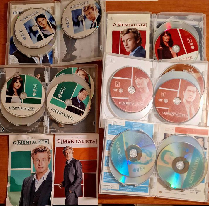 The Mentalist Series (Simon Baker) - 5 Seasons / 26 DVDs64398417652098124