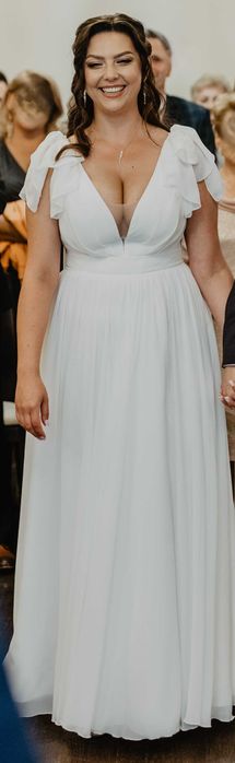 suknia ślubna na sprzedaż, gładka, duży dekolt