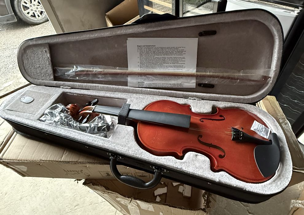 Скрипка НОВА у використанні не була