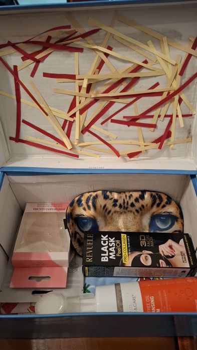 6 Produtos de Skin Care + Meias