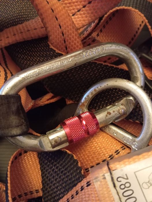 Szelki bezpieczeństwa.