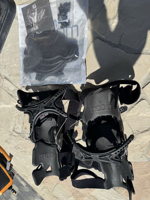 Брейси (Наколінники) Mobius U8 оригінал М