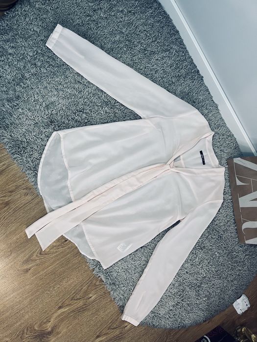 Gina tricot pudrowy roz piekna koszula biurowa wiazana rozm s
