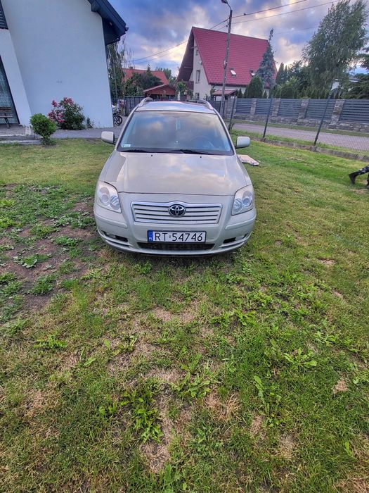 Sprzedam toyota avensis