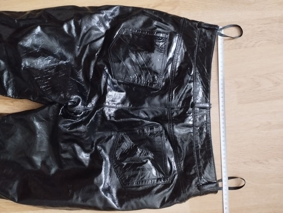 Шкіряні жіночі джинси