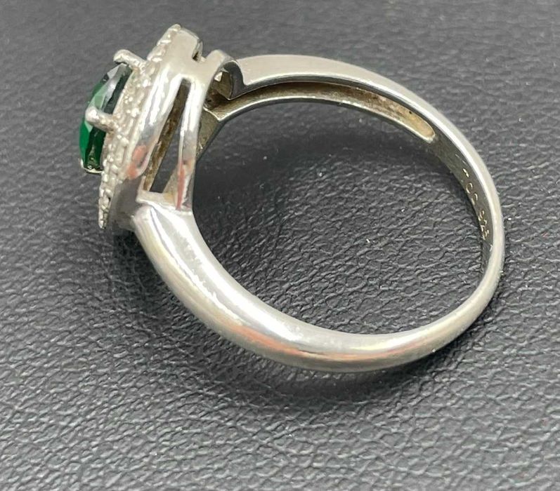 Srebrny pierścionek 925, 2,57 gram w stylu Halo z zielonym kamieniem w szlifie gruszki (łezki) R10