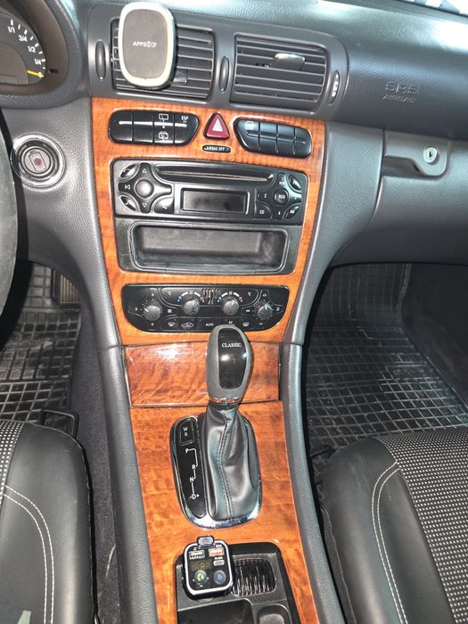 Mercedes-Benz C220, 2002, 215000km.