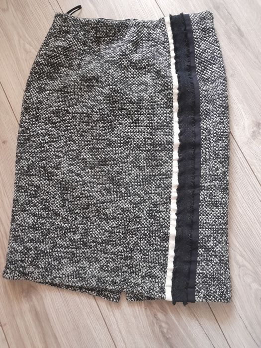 Продам юбку, теплу, з підкладом,чорно-сірого кольору, , фірма b.ra