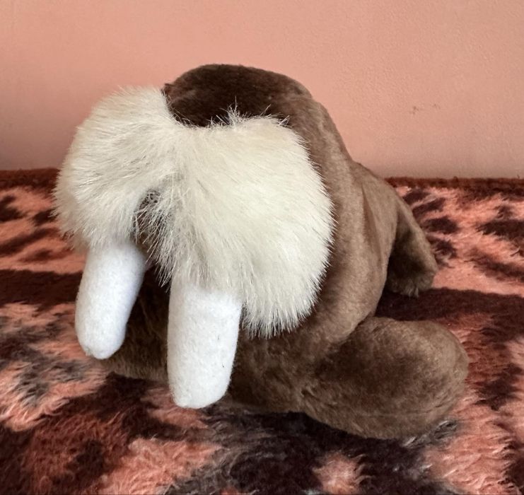 Продам мʼяку іграшку моржа