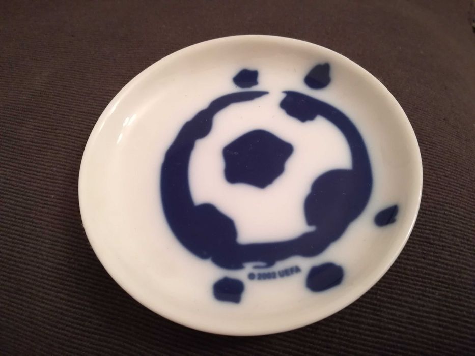 Prato pequeno Euro 2004 NOVO!