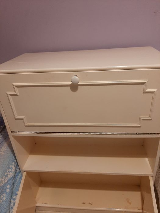 Duas camas individuais +escrivaninha