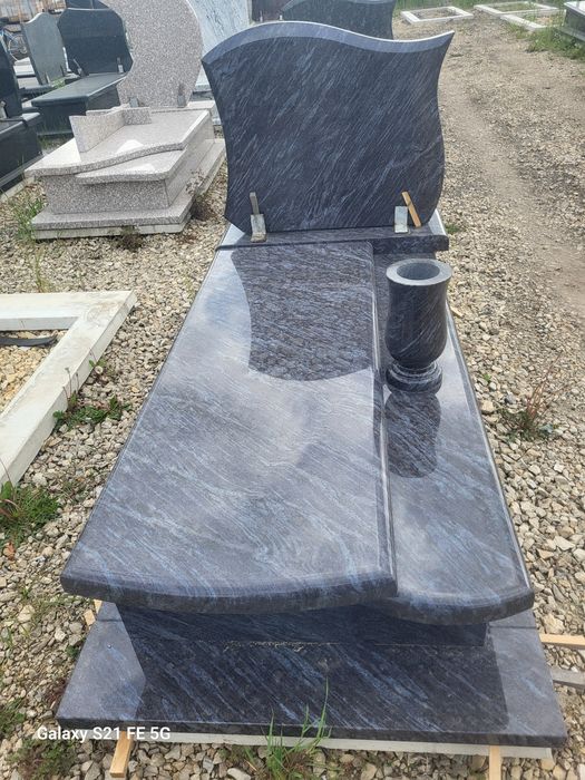 Nagrobki granitowe od 5600