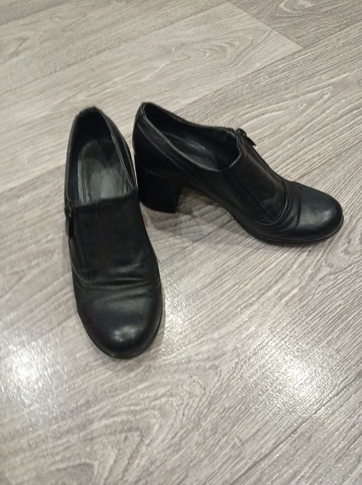 Шкіряні туфлі 36 розмір