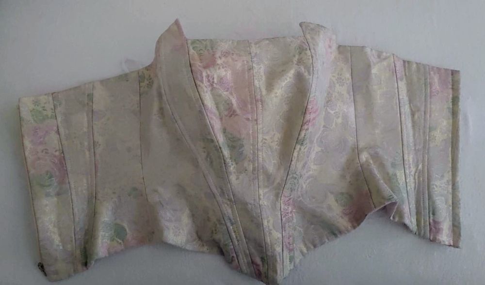 Piękny pastelowy gorset