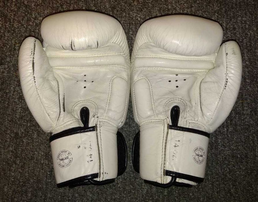 FAIRTEX Rękawice Bokserskie BGV19 Tight-Fit Białe