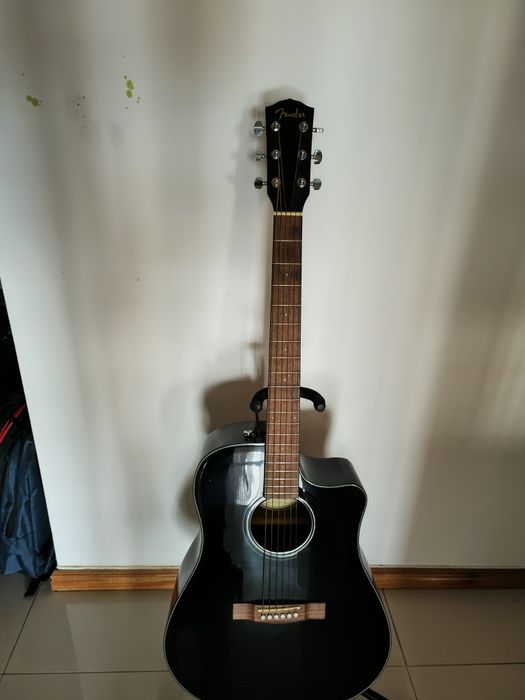 Guitarra Fender com muito pouco uso