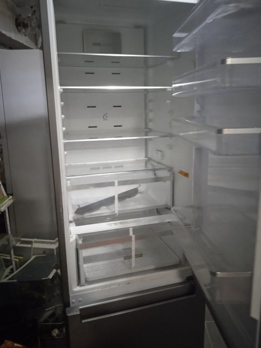 Ящики, полки, двери, резина холодильника Вирпул.