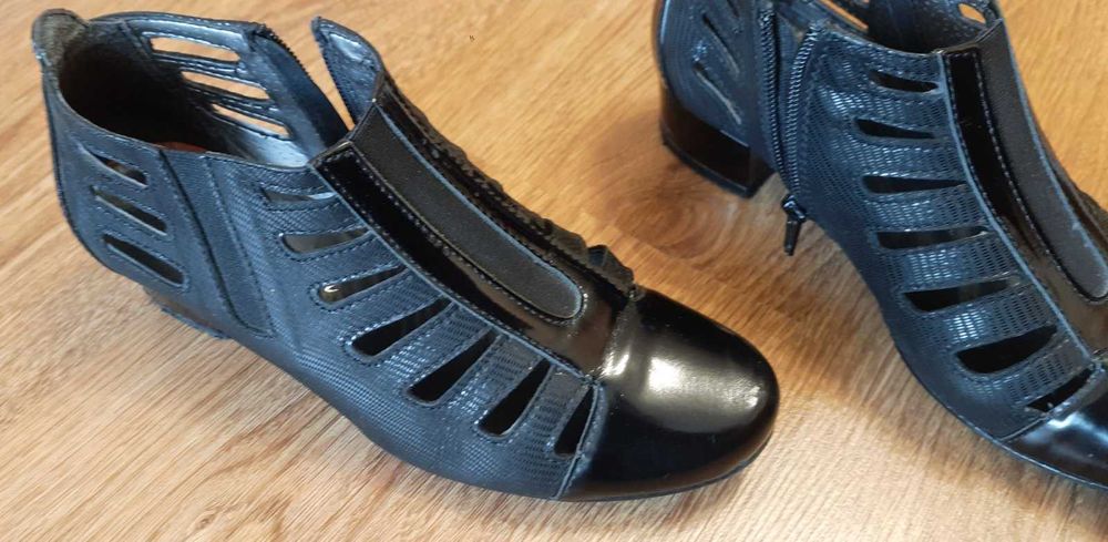 Кожаные туфли, ботинки