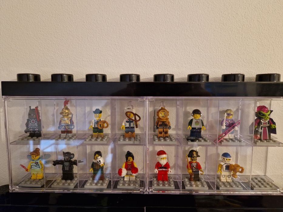 Minifigurki cmf lego wszytkie serie plus gablotki.