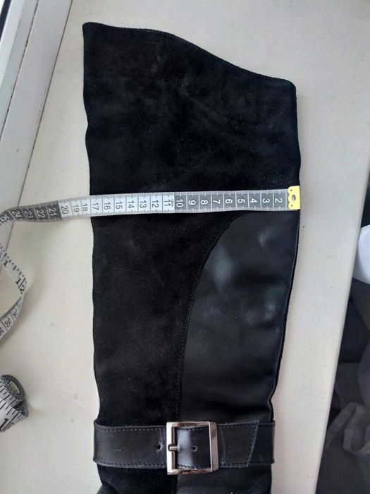 Шкіряні та замшеві жіночі чоботи