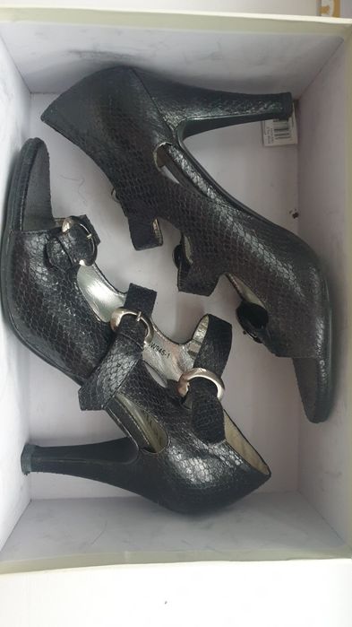 Buty na obcasie czarne