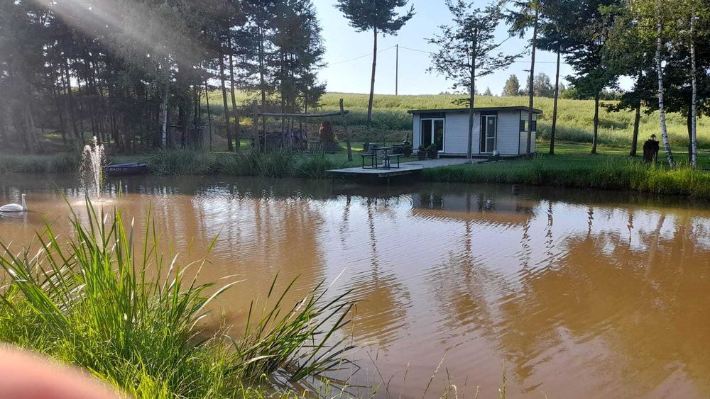 Domek letniskowy nad stawem klimatyzowany zator