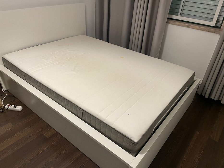 Cama de casal com colchao