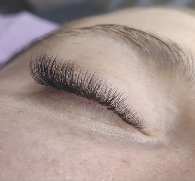 Przedłużanie rzęs , lifting rzęs , laminacja brwi