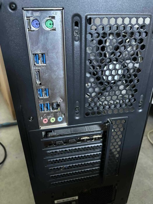 Komputer gamingowy i7-11700K / RTX 2060 / 16GB RAM / Windows 10 Pro