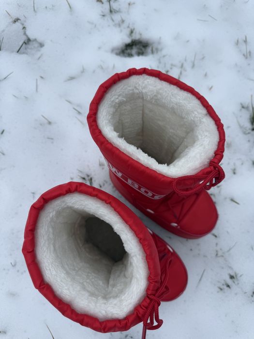 Мунбуты женские красные