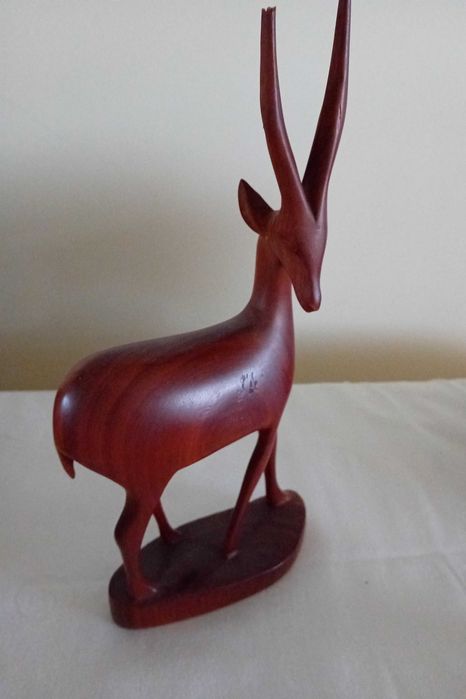 Esculturas em madeira, Onix e Dromedário