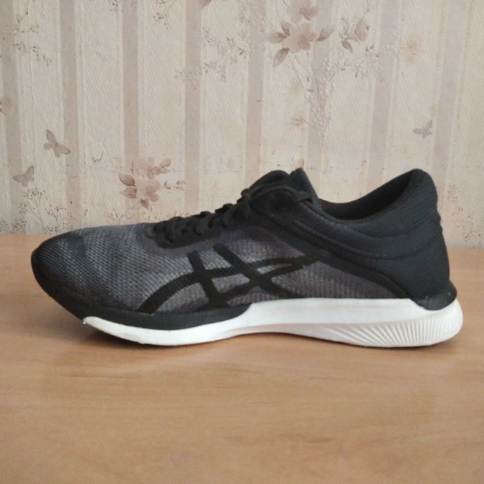 Profesjonalne buty biegowe ASICS FUZEX RUSH  roz.eu-39.5