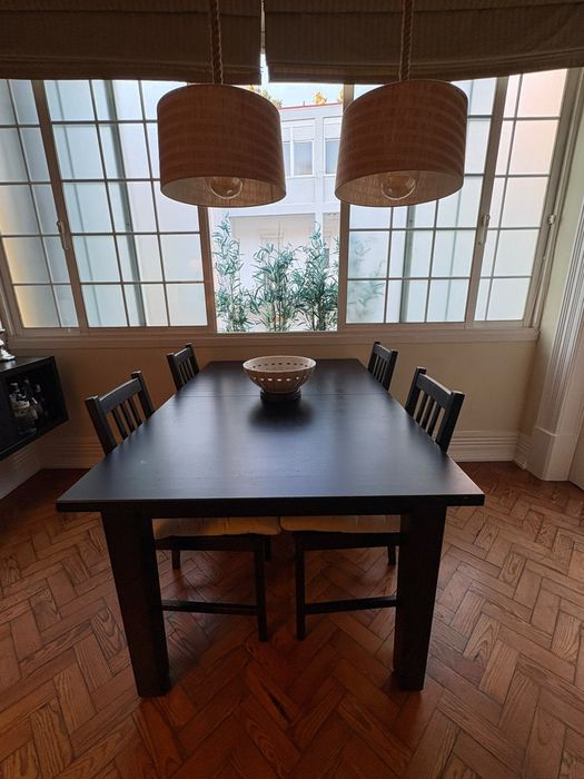 Mesa de jantar com cadeiras
