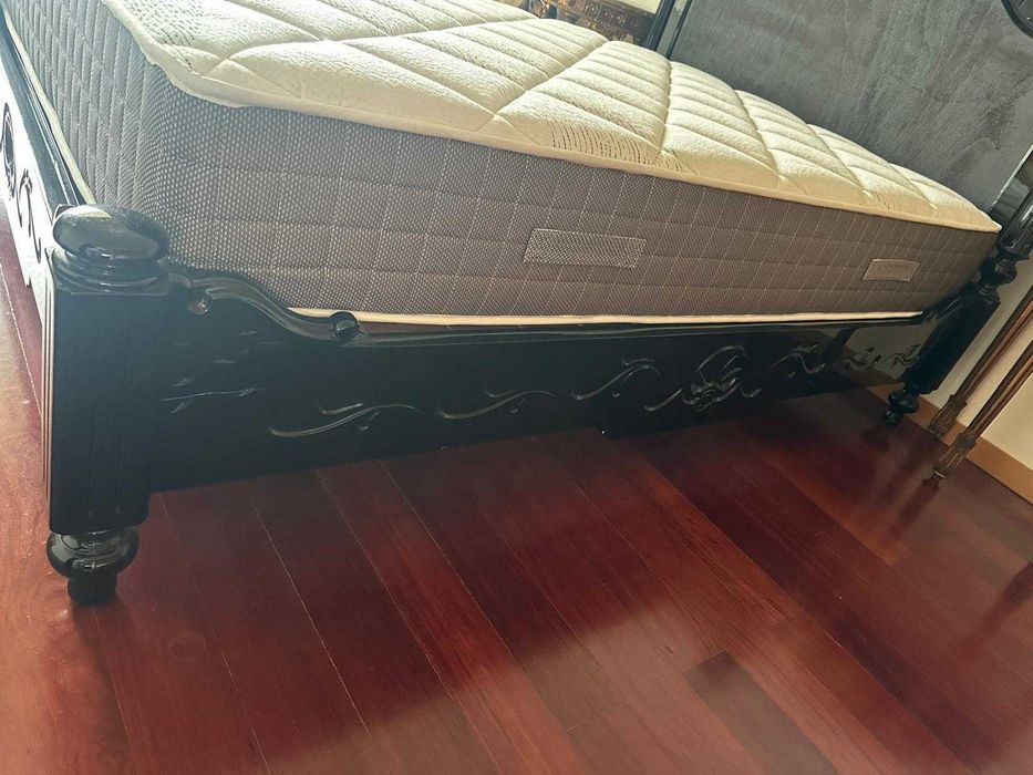 Cama Vintage Usado, com pouco uso.