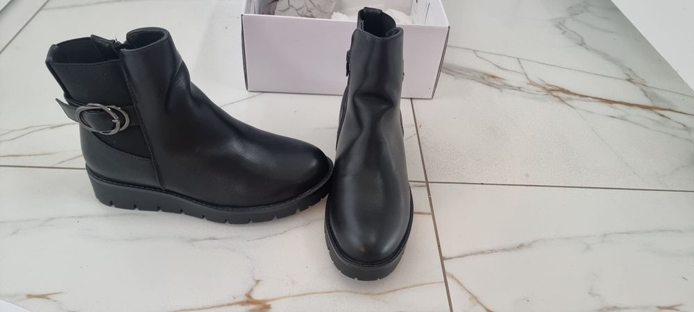 Nowe skórzane ocieplane botki 38