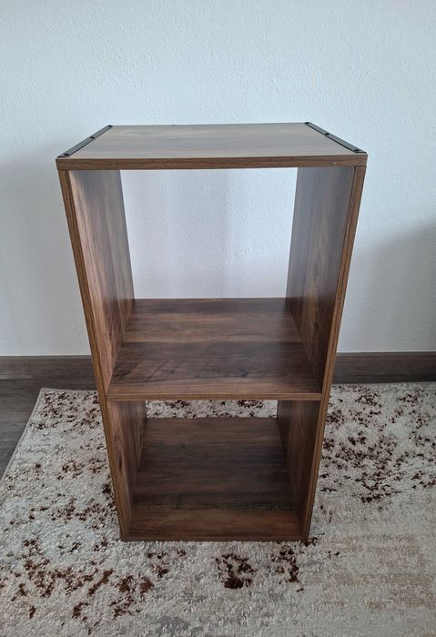 2 estantes modulares iguais