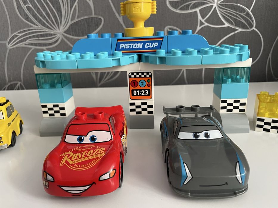 LEGO Duplo 10857 Auta 3 Wyścig o Złoty Tłok Zygzak Mcqueen. Stan bdb