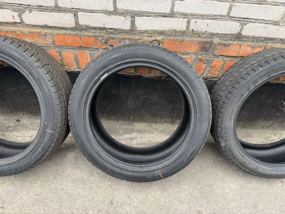 Зимова гума 235/45/18  22 року Відкатав пів сезону