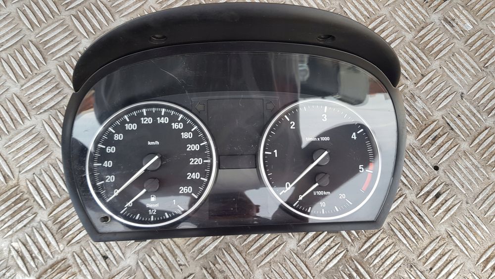 BMW E90 E91 2.0D Licznik Zegar