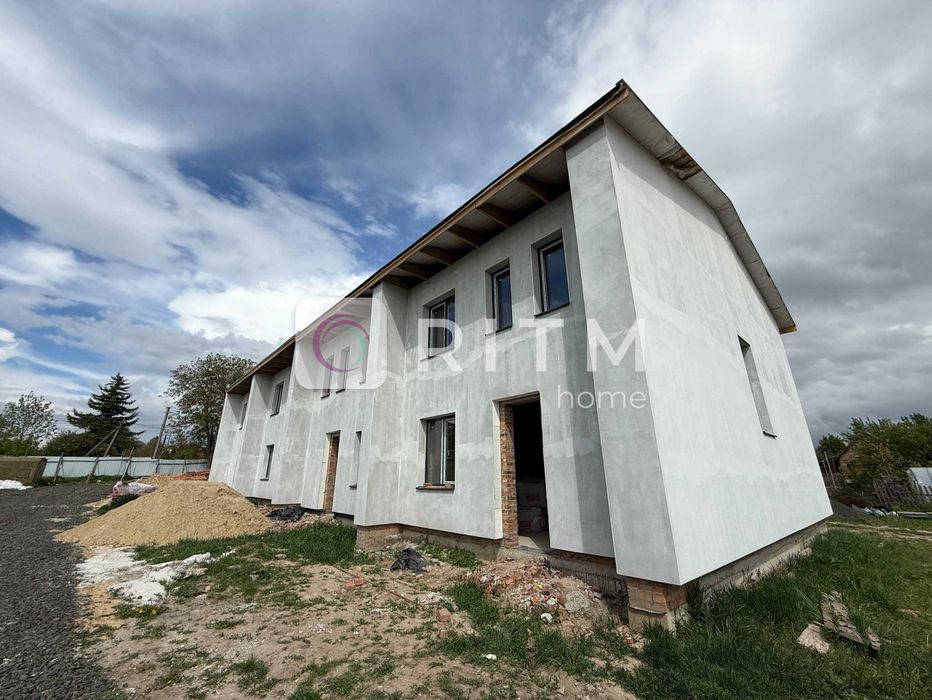 Продається сучасний двоповерховий таунхаус у с. Липини на етапі будівництва!