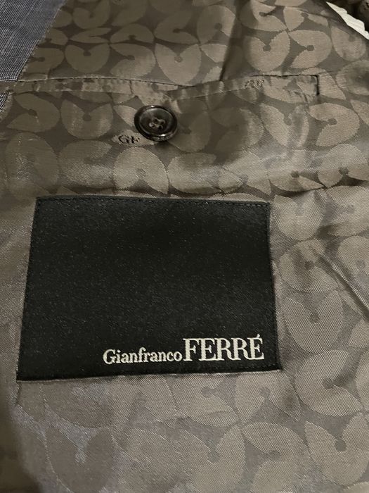 Продам пиджакFERRE