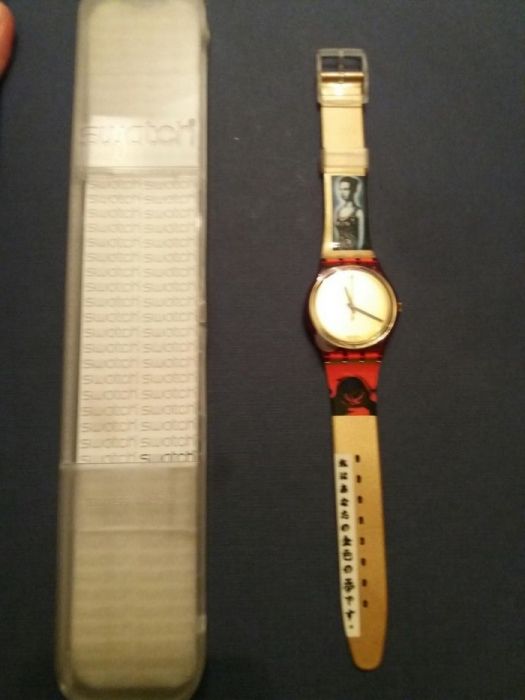 Relógio SWATCH dourado novo