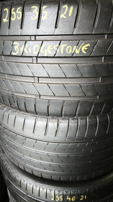 Pneus  255/35/21