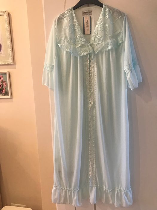 Жіночий пенюар комплект