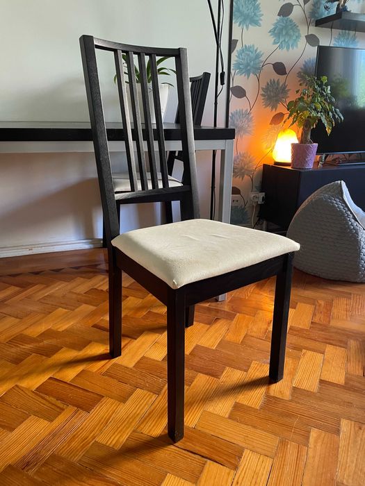 Mesa de jantar com 4 cadeiras